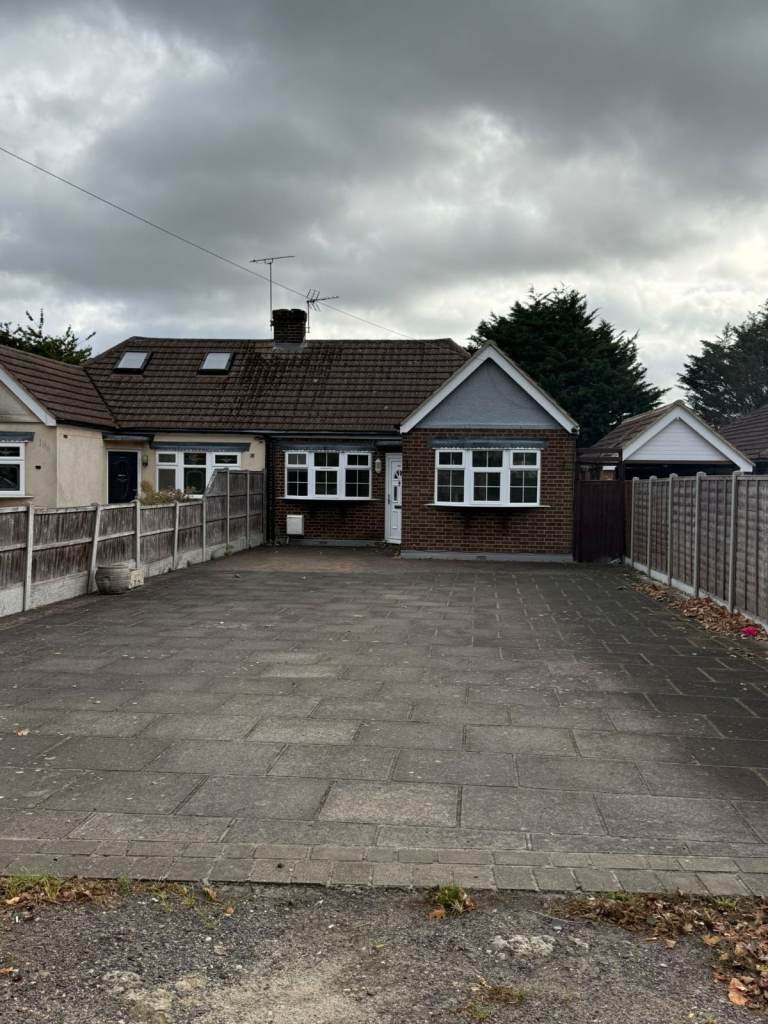 4 BED BUNGALOW (RM5) £2500