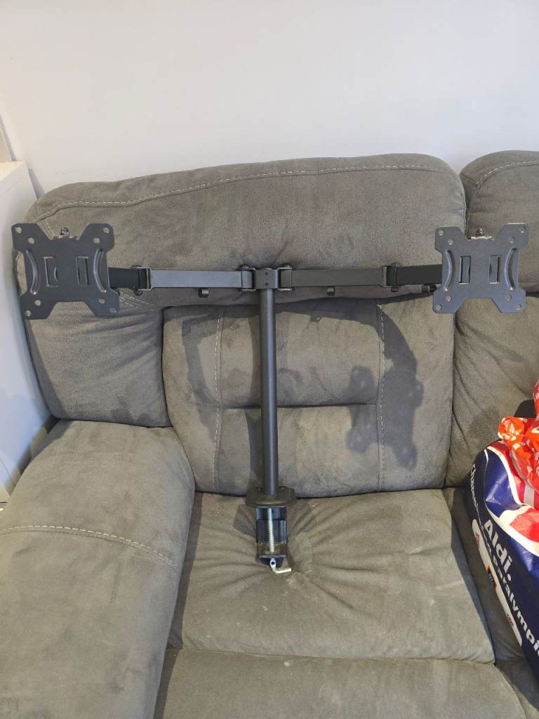 Duel VESA monitor mount