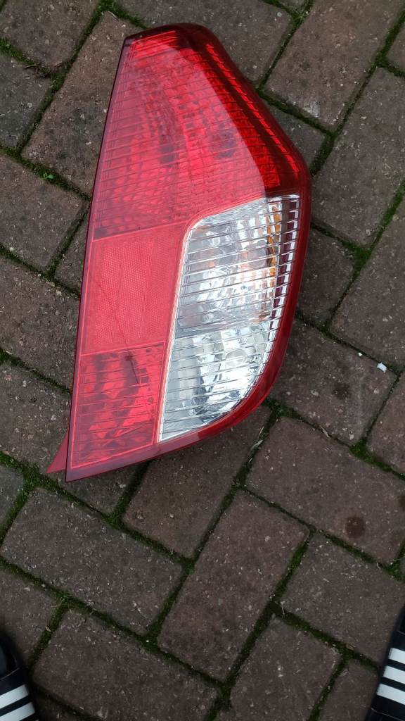 Hyundia i10 tailgate light  o/s