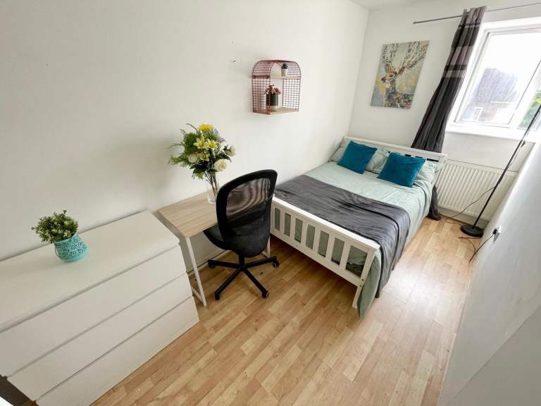 💫Affordable Spacious Rooms – Acton Town / South Ealing, W5📍