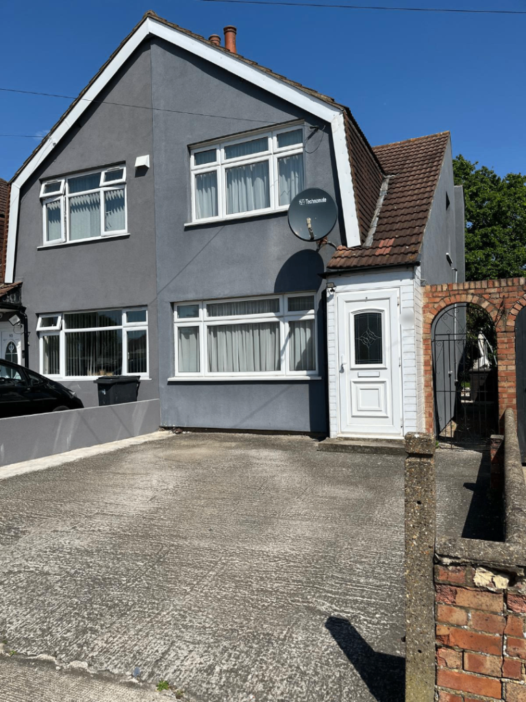2 BEDROOM HOUSE IN HARLINGTON £2100