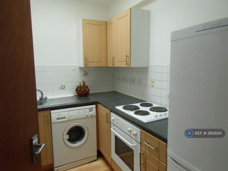 2 bedroom flat in Hawthornden, Manchester, M20 (2 bed) (#2812634)