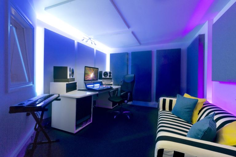 MODERN RECORDING STUDIO – WEST LONDON (ACTON) 