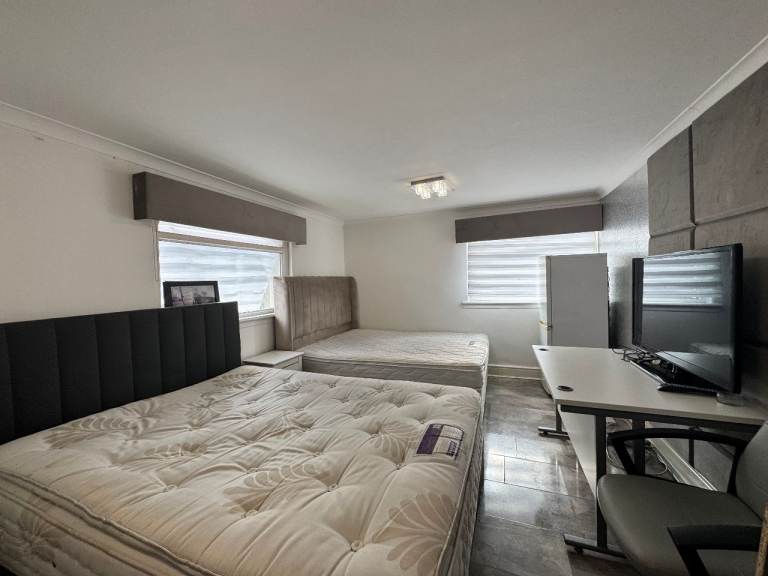 Large Room Rutherglen (G73 2SF) - Bill Inc - Next to Aldi