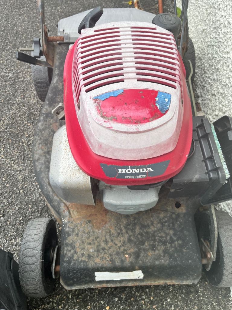 Honda self propelled lawnmower and basket