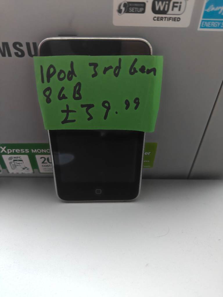 Apple iPod Touch 3rd Generation 8gb  In good working order comes charger only