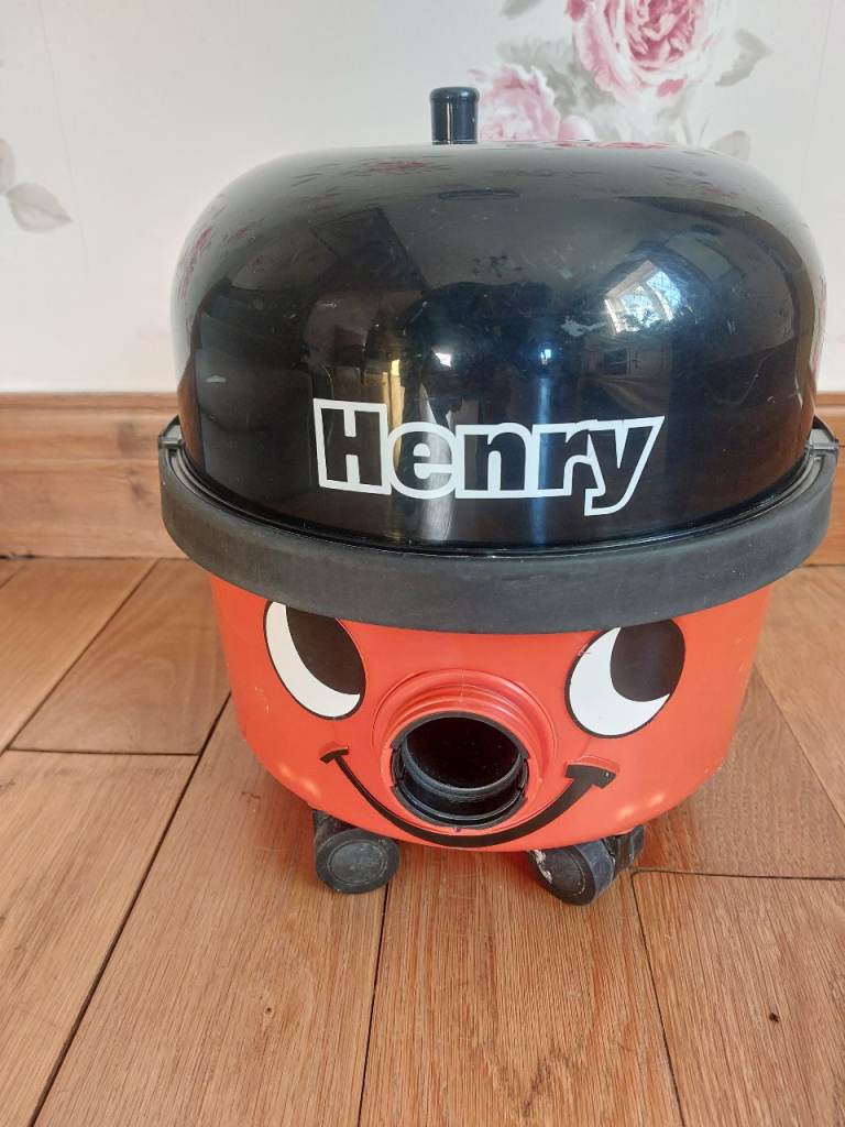 HENRY 160 VACUUM CLEANER