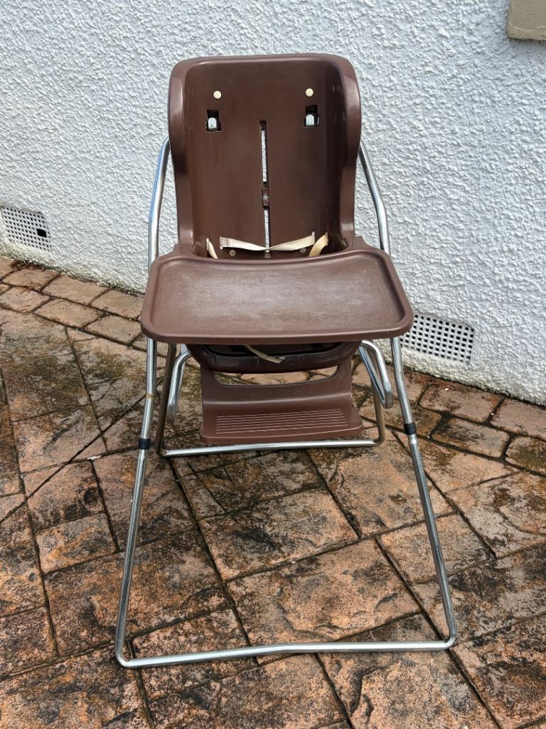 Brown Baby High Chair with Tray – Good Condition