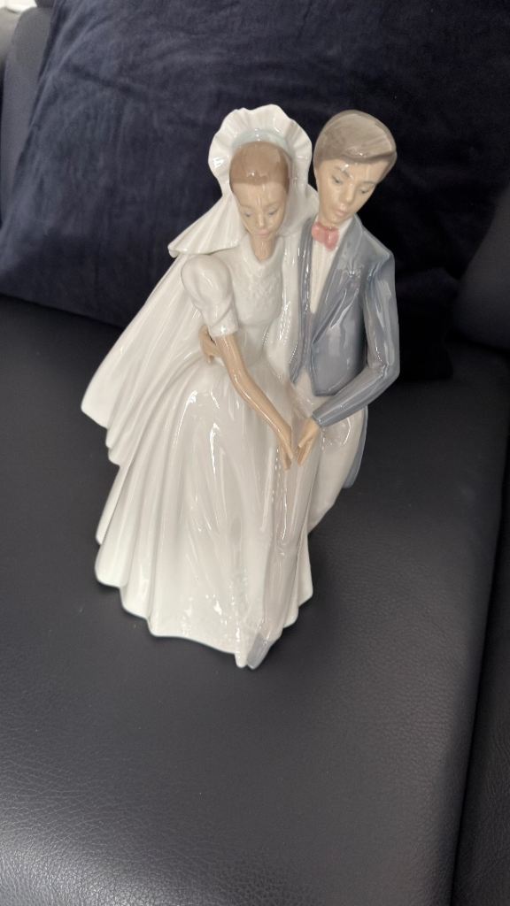 NAO Lladro Wedding Couple Figurine – As Good As New