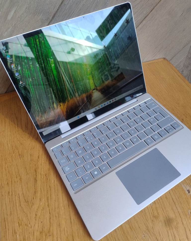 ❤️ Microsoft Surface Laptop Go 12.4” Touchscreen i5-10th Gen 8GB RAM 256GB SSD  PRISTINE
