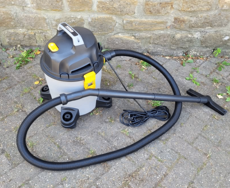 Titan TTB774VAC 1300W 16LTR Wet & Dry Vacuum
