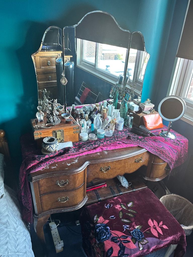 Dressing table 
