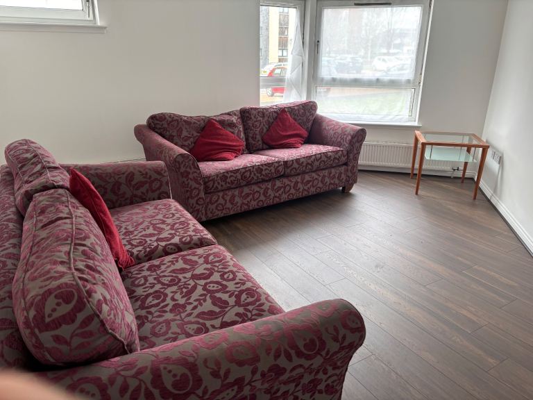 2 Bedroom flat with on suite bathroom