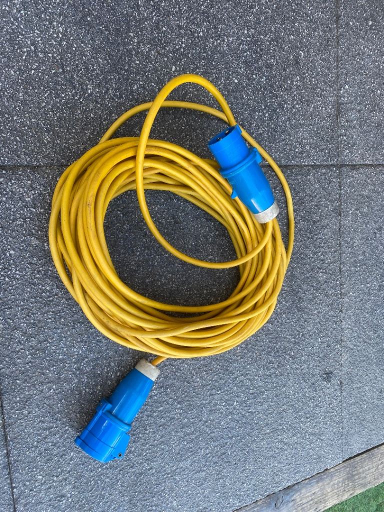 Electric hook up lead 