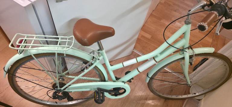 women's hybrid or town bike 