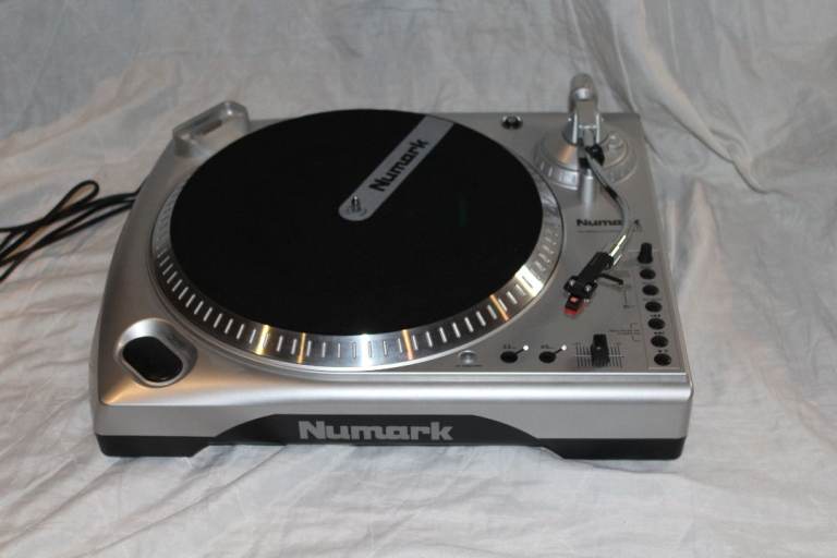 Numark TTI USB Turntable
