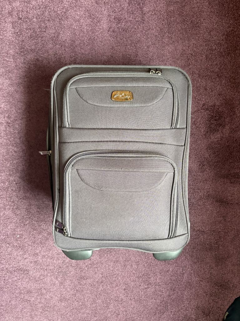 Small Suitcase - 50cm x 35cm x 25cm
