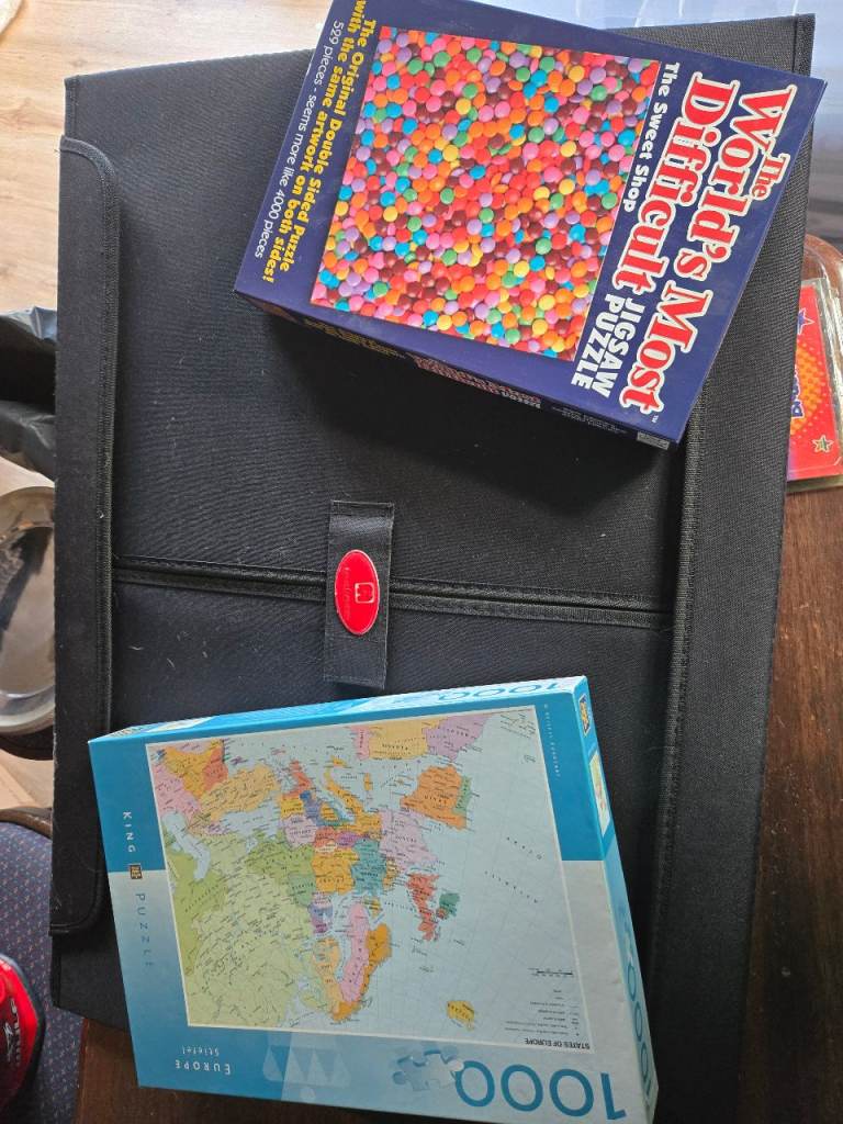 Puzzle  board and jigsaws 