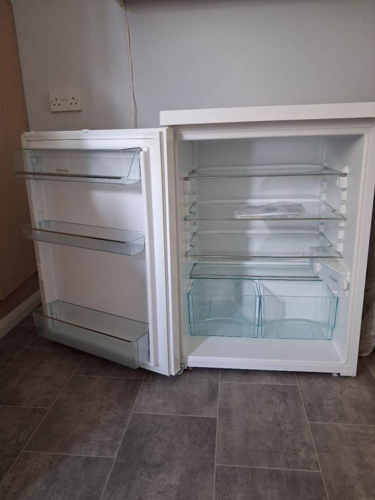 Miele Freestanding fridge 