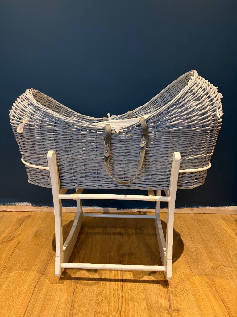 Moses basket and stand