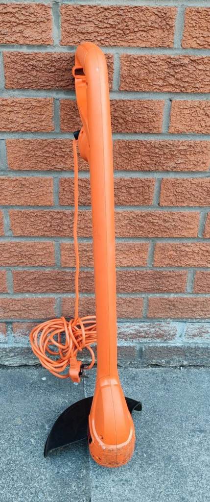 Black and decker strimmer