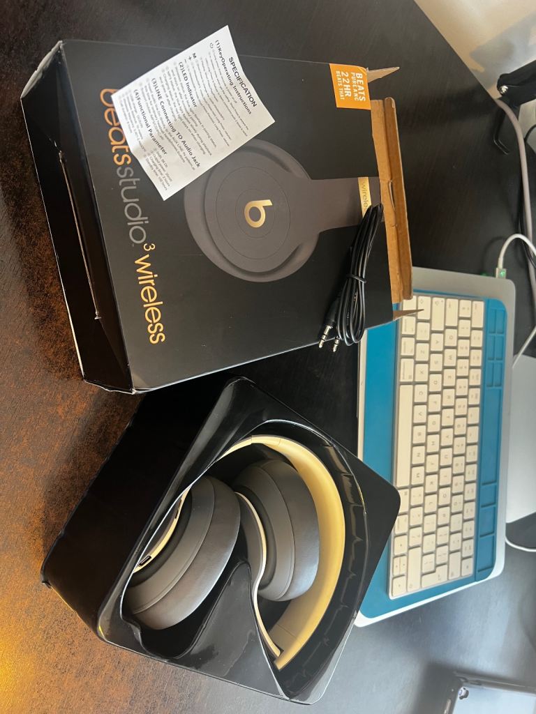 Beats Dr Dre studio3 wireless headphones 