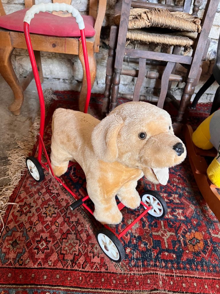 Quality vintage pushalong puppy. 