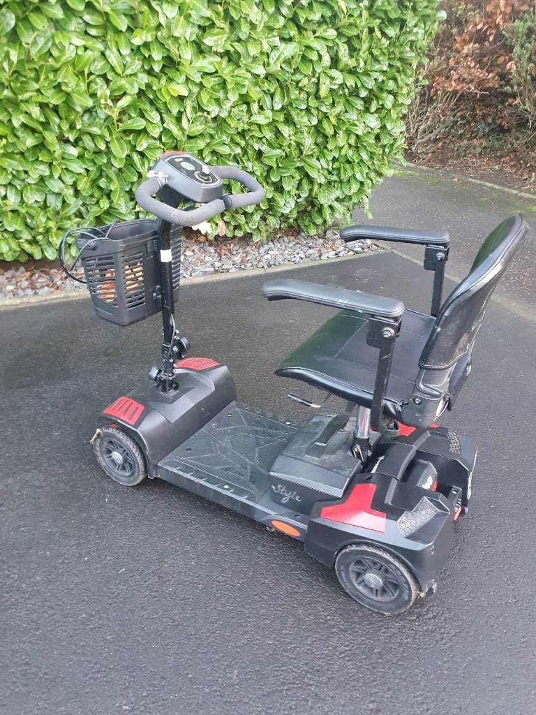 Small style mobility scooter good condition can deliver 