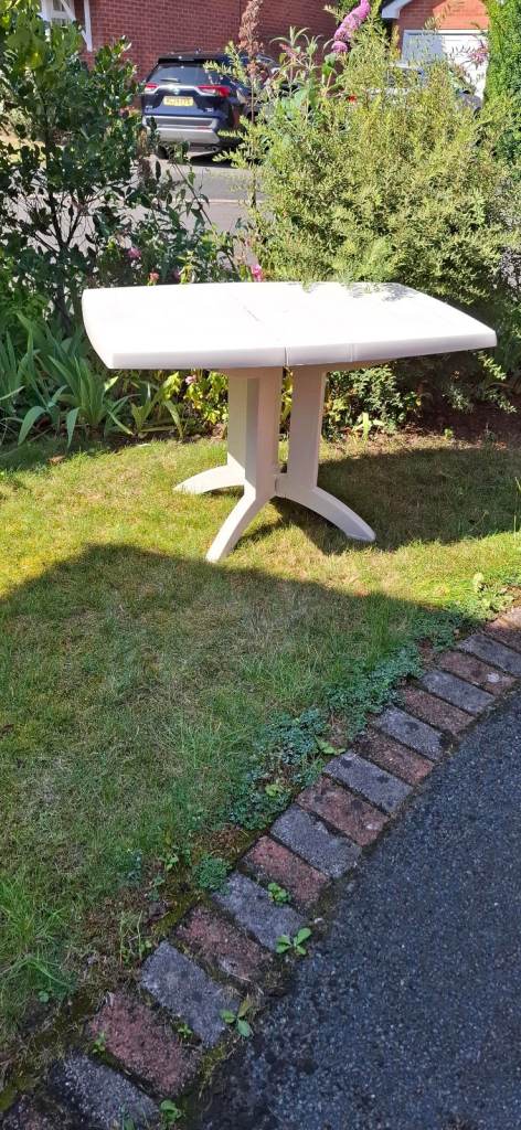 GARDEN OR CONSERVATORY  FOLDING TABLE  120cmx80cm 75cm height  folding to 75x80x50cm