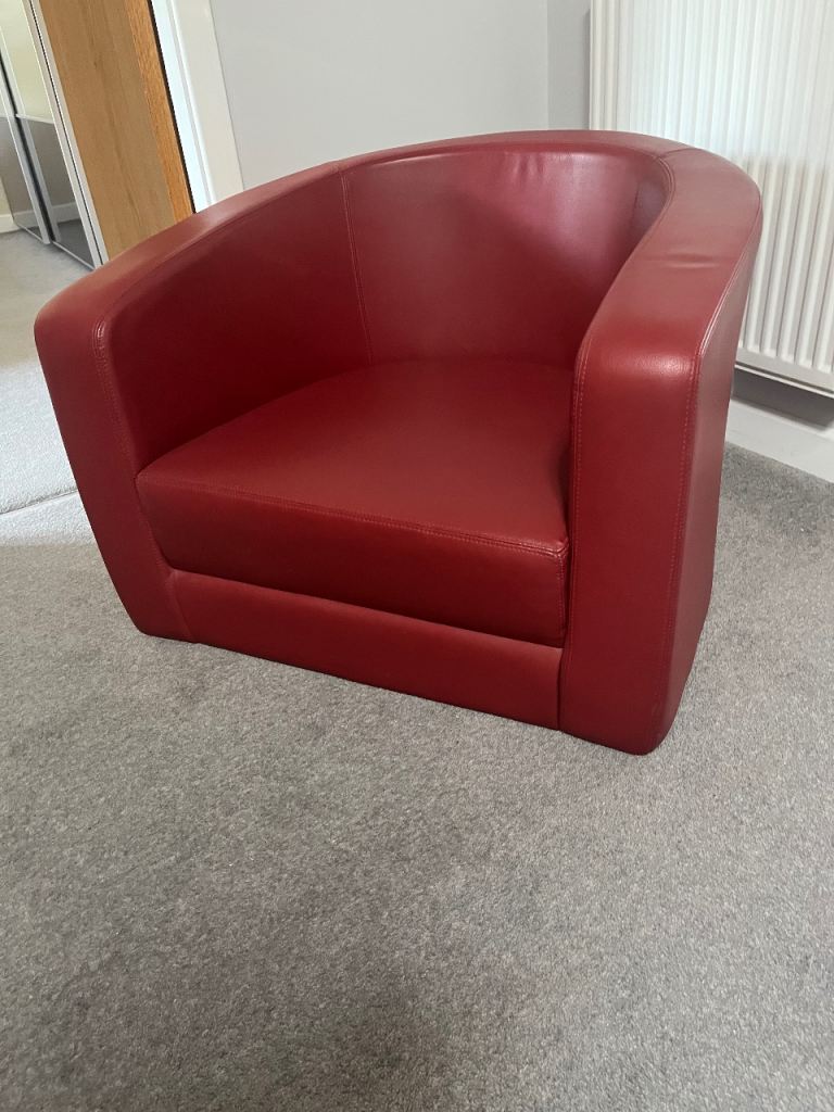 Red Leather Tub Chair – Good Condition