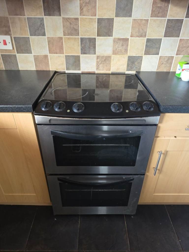 Freestanding electric cooker