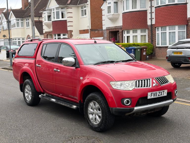 2011 Mitsubishi l200