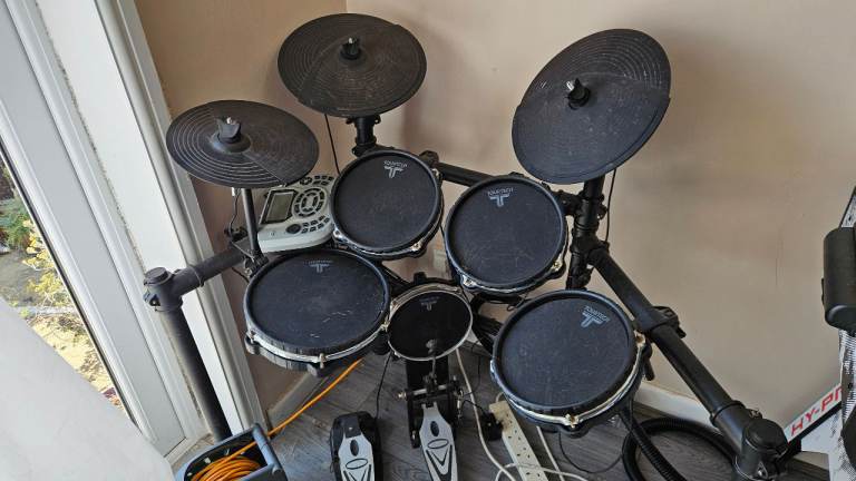 Full Electronic Drum Kit with Pedals and Cymbals – Good Condition