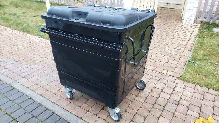 Storm 1100L Waste Bin - Black, Used Condition