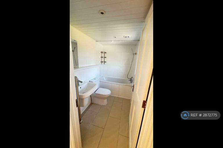 4 bedroom house in Kidbrooke Lane, London, SE9 (4 bed) (#2872775)