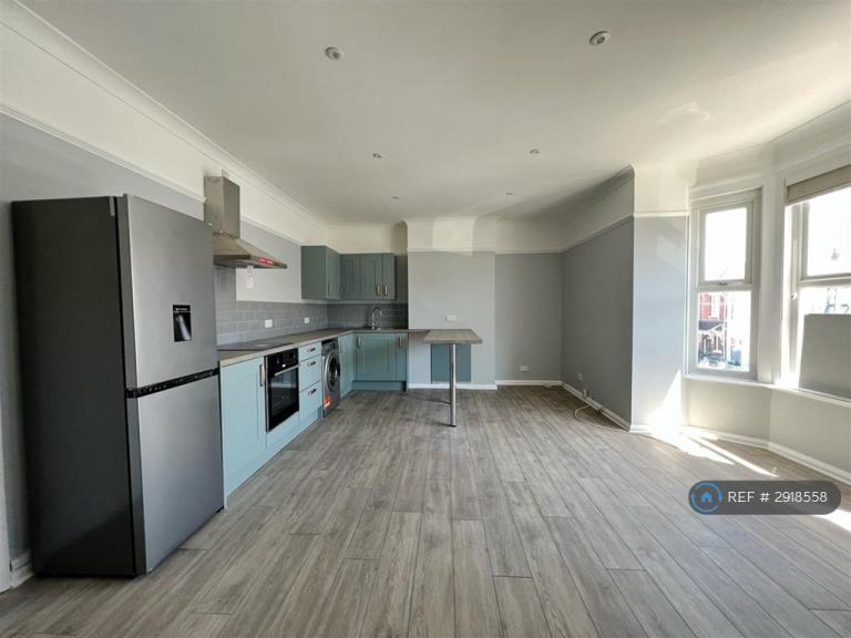 2 bedroom flat in Oriel Road, Portsmouth, PO2 (2 bed) (#2918558)