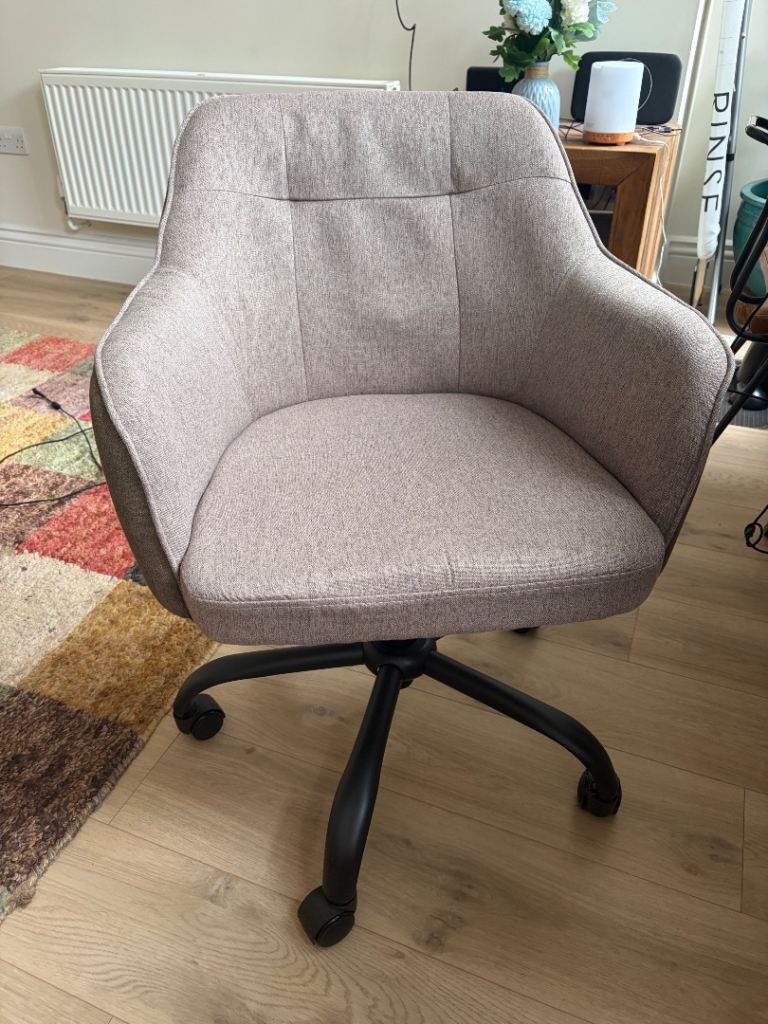 Comfortable Fabric Office Chair on Wheels – Good Condition