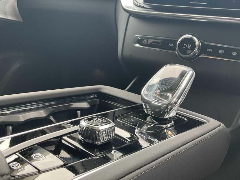 2025 Volvo XC90 Ultra, T8 AWD Plug-in hybrid, Electric/Petrol, Bright, 7 Seats ESTATE Petrol/Elec...