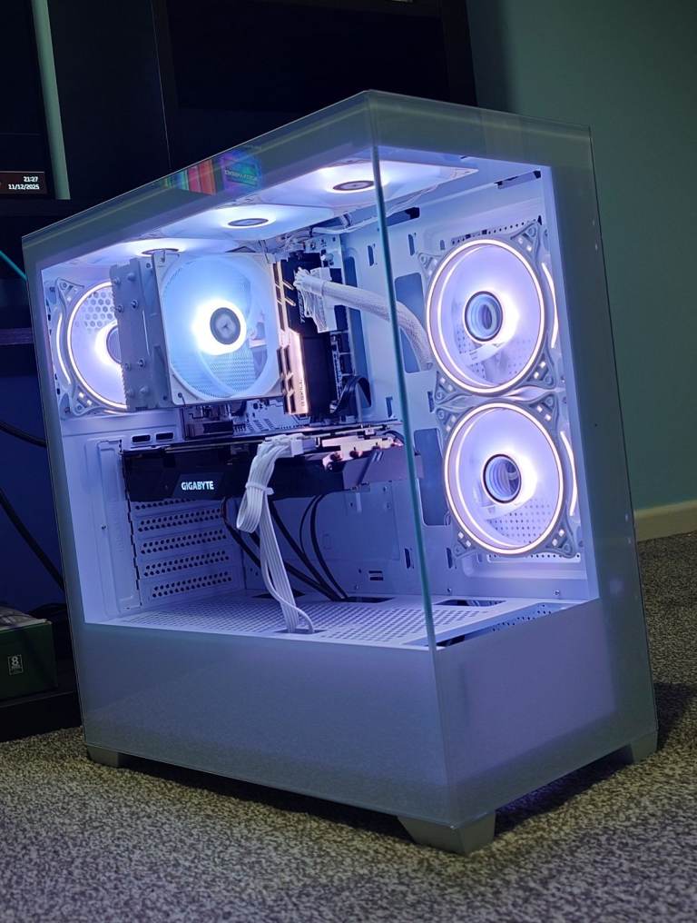 White Custom Gaming PC | RTX 2070 S 8GB | Ryzen 7 2700x | 16GB RAM | 512GB NVME SSD | Win 11 Pro