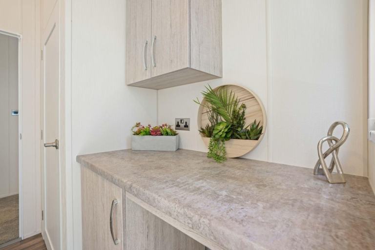 LUXURY LODGE FOR SALE AT BROADLAND SANDS - 11.5 MONTH OWNER SEASON!