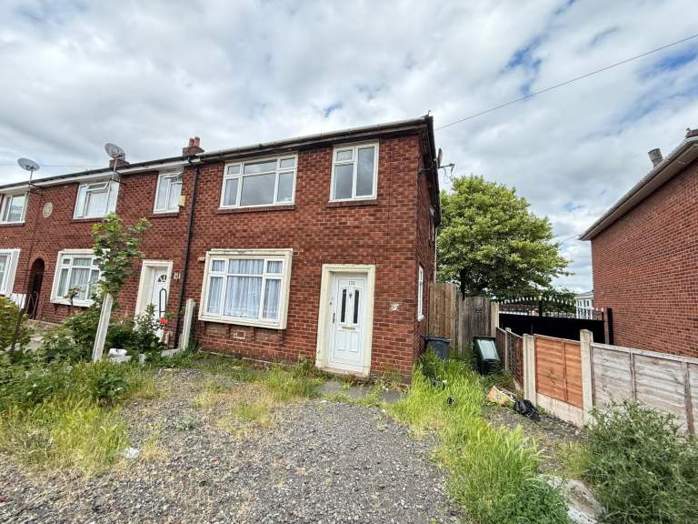 Three Bedroom in Oldbury up for Rent 