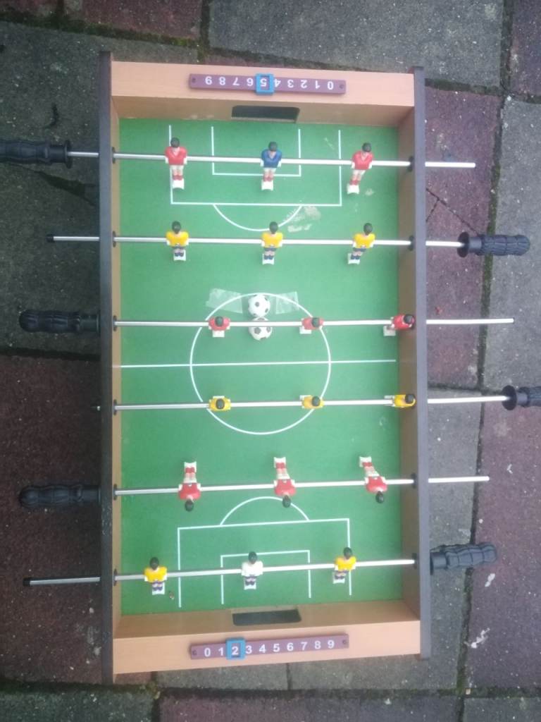 CHILDS TABLE TOP FOOTBALL GAME 