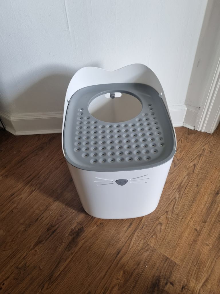 Cat litter box