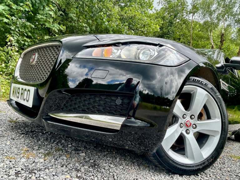 JAGUAR XF 2.0 T 250*PORTFOLIO ESTATE*Xenons-Meridian-FSH-ULEZ-Cam-Pronav*Superb