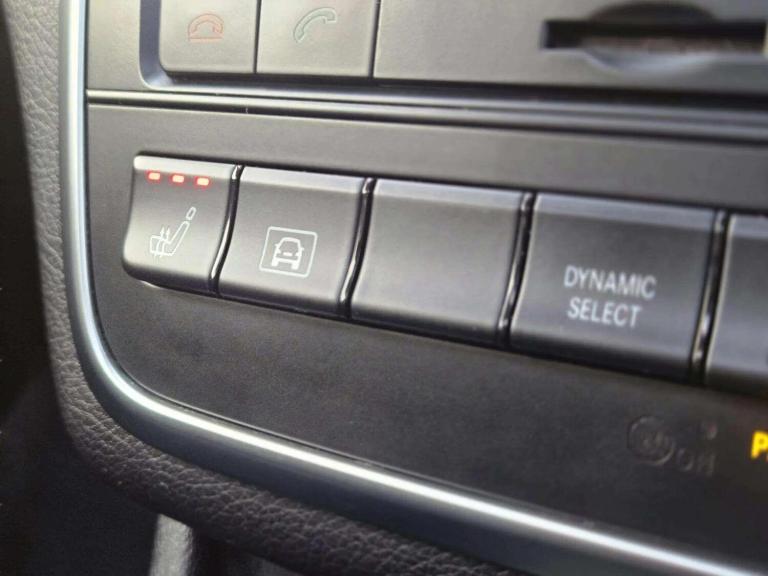 2016 Mercedes-Benz GLA GLA 220d 4Matic AMG Line 5dr Auto [Prem Plus] ESTATE DIESEL Automatic