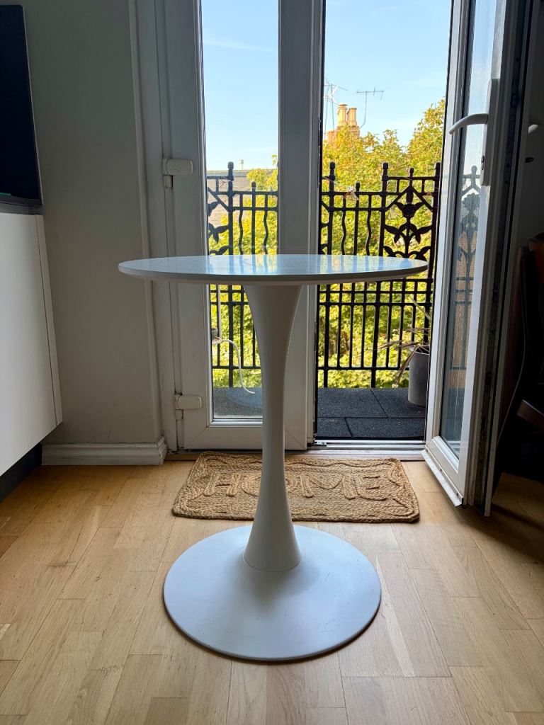 Round Dining Table, white