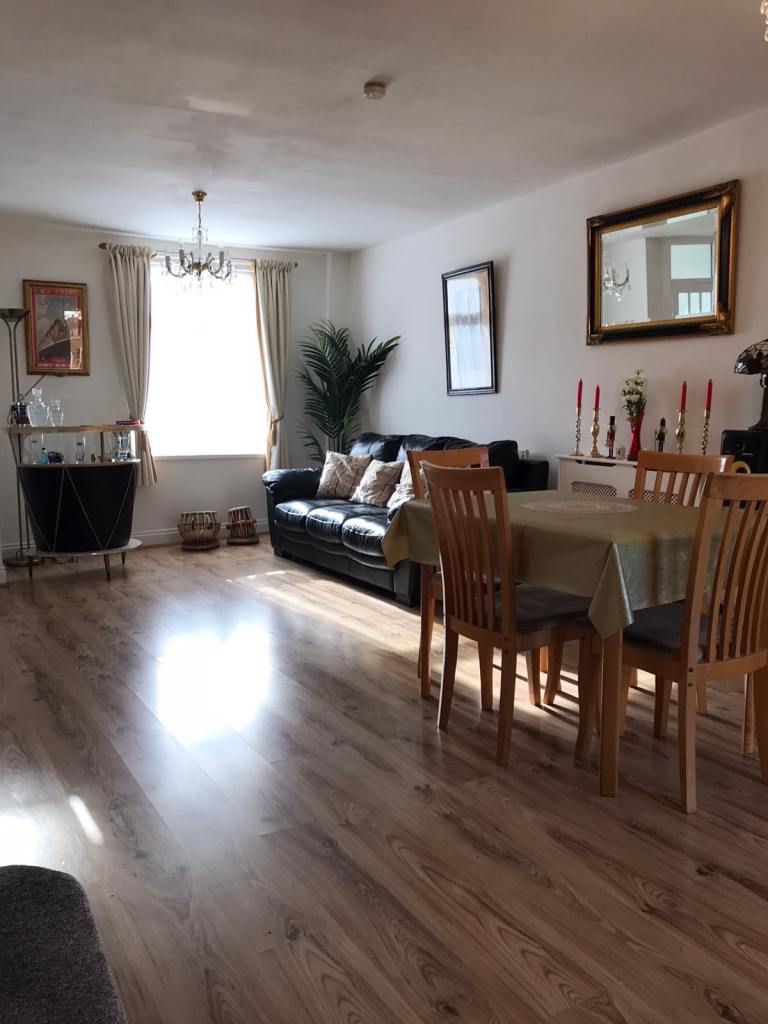 Spacious room to rent. Thornton Heath border Upper Norwood £900 per month. Available now! 