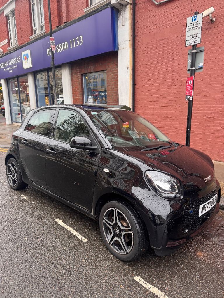 Low mileage premium smart car for city use