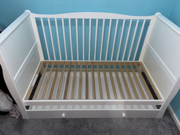 White cot/cot bed