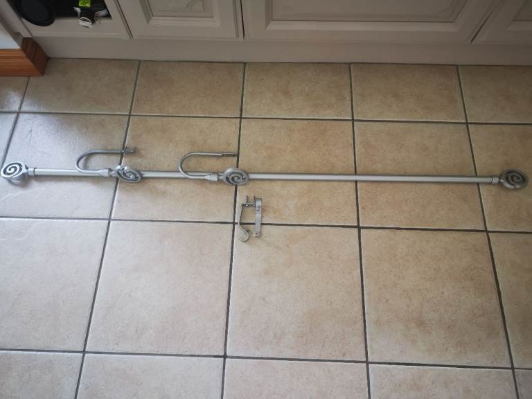 Silver Extendable Curtain Pole and Matching Tie Backs